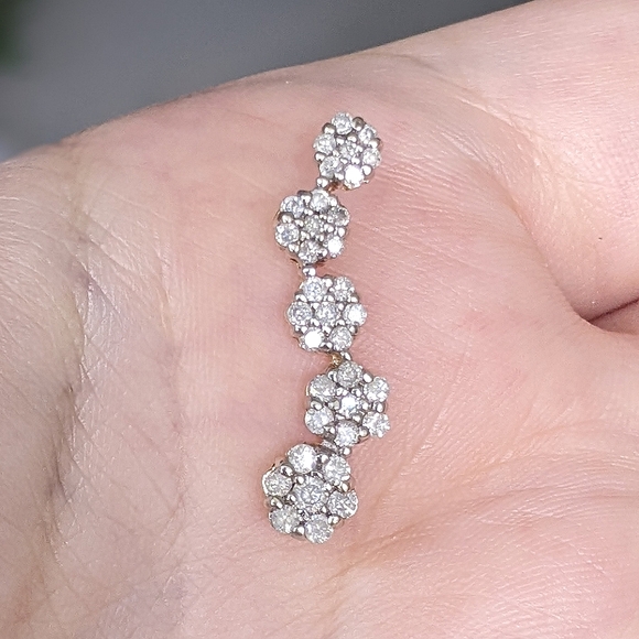 10K solid gold diamond five flower cluster pendant - Picture 3 of 11